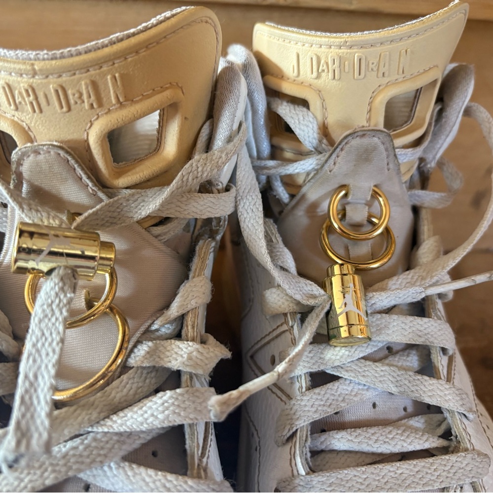 Jordan Women's 7.5 Retro Gold Hoops White/Metallic Gold